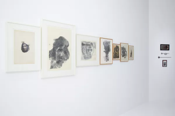 " - Jean-Luc Verna, vous n'êtes pas un peu beaucoup maquillé?- Non"? Exposition du 08 .02 au 7.10.2023. ©Jean-Luc Verna, galerie Air de Paris, galerie Ceysson et Bénétière, galerie Espace à vendre. Photos © Valérie Servant.