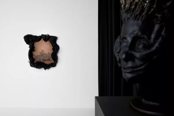 " - Jean-Luc Verna, vous n'êtes pas un peu beaucoup maquillé?- Non"? Exposition du 08 .02 au 7.10.2023. ©Jean-Luc Verna, galerie Air de Paris, galerie Ceysson et Bénétière, galerie Espace à vendre. Photos © Valérie Servant.