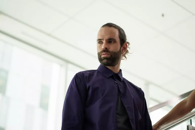 photo de Simon Ampleman chorégraphe québecois qui anime le projet Extrem Ados