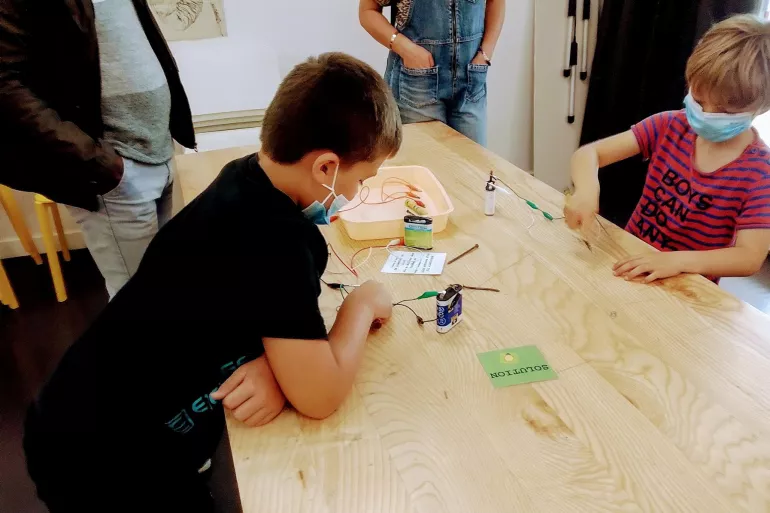 DÉGOMMER LES STÉRÉOTYPES. AVEC LES PETITS DÉBROUILLARDS