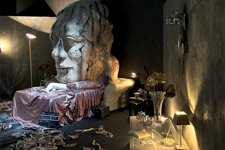 Vue de l'exposition ANTICINEMA de Bertrand Mandico au centre d'art contemporain du Parvis