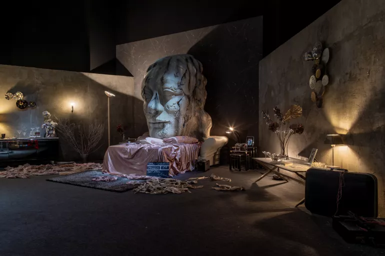 Vue de l'exposition "Si la nuit m'oublie, crevez mes illusions (ANTICINEMA)