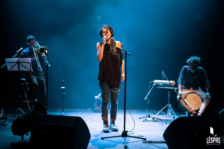 Ann O'Aro / Trans Kabar