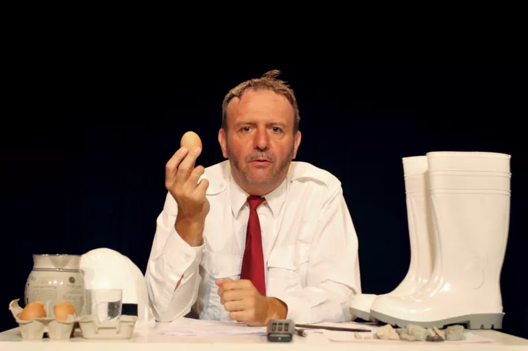 Pourquoi les poules préfèrent être élevées en batterie