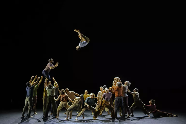 22 acrobates, saut perilleux