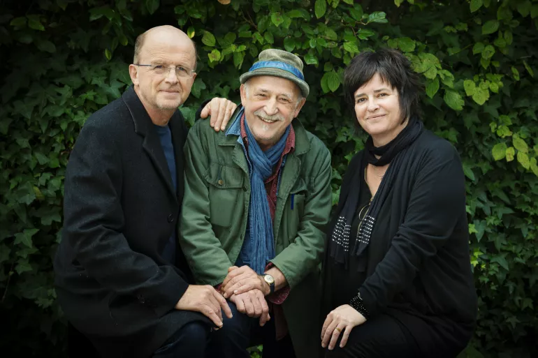 Photo de André Minvielle, Guillaume de Chassy, Géraldine Laurent pour le concert de Trenet en Passant, crédits Jérôme Prébois
