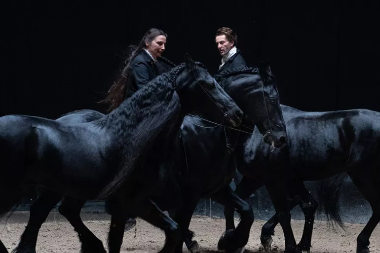 ENTRE CHIENS ET LOUPS